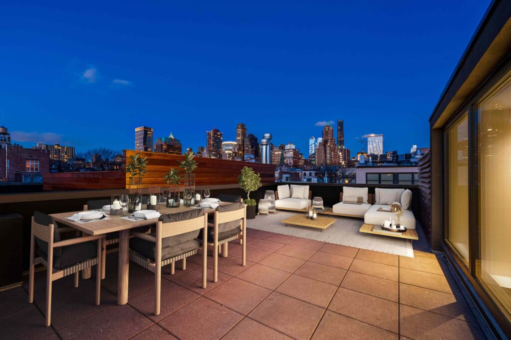 Rendu extérieur d’une terrasse de nuit avec vue sur New York
