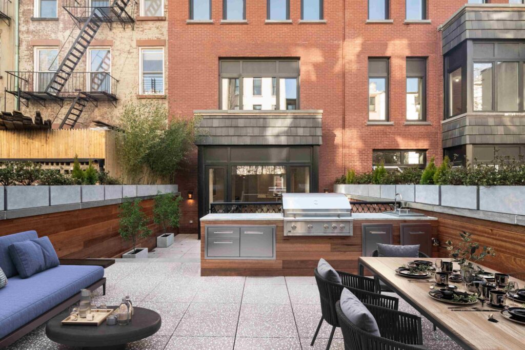 Rendu extérieur d’une terrasse à New York avec espace barbecue