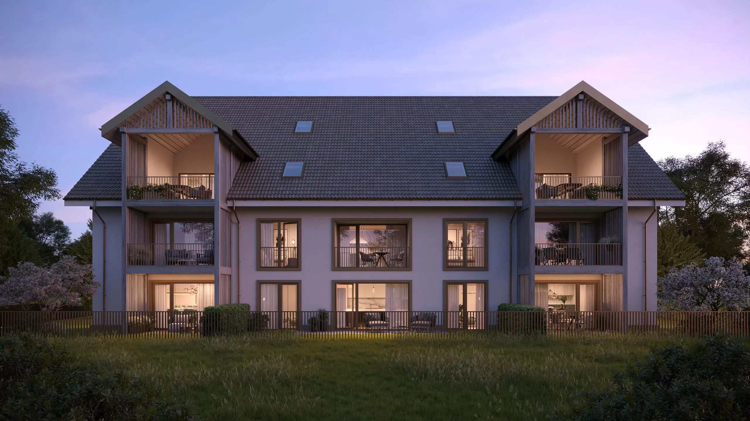 Außenansicht des Hauses in der Dämmerung